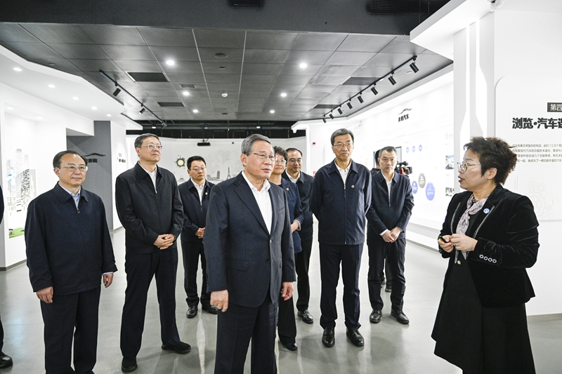李强在上海调研技能人才工作时强调：积极适应经济社会发展需要 