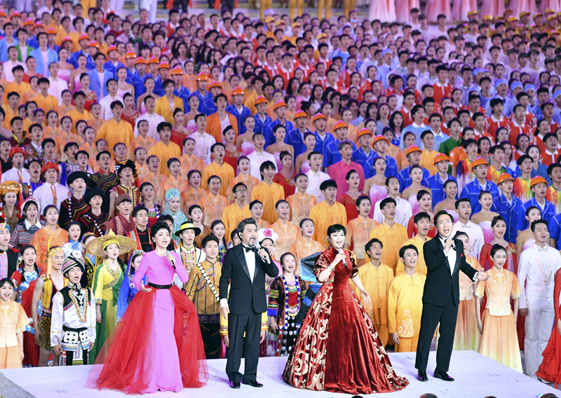 努力铸就新时代文艺高峰——以习近平同志为核心的党中央引领新时