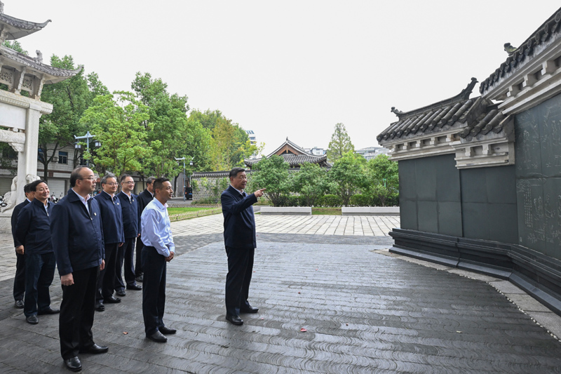 习近平在安徽考察时强调：发挥多重国家发展战略叠加优势 奋力谱