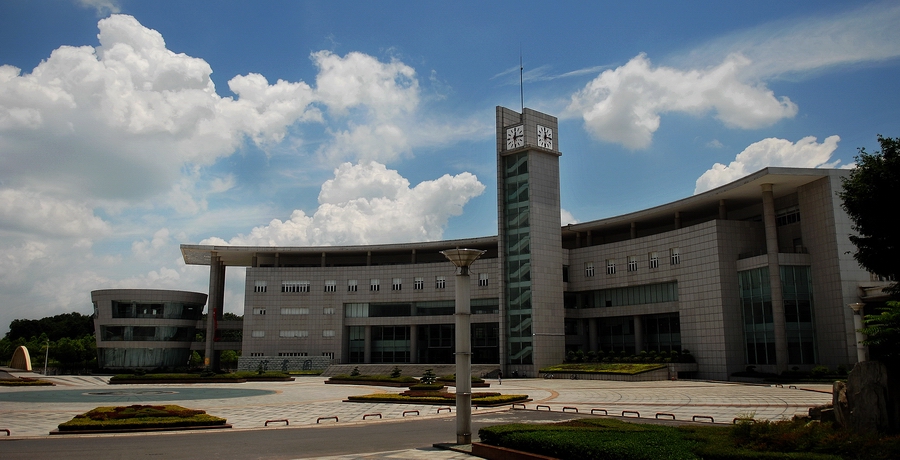 湖北经济学院