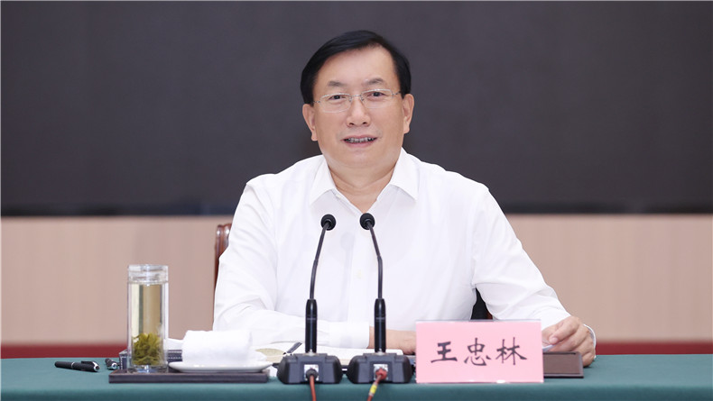 王忠林强调用心用情做好高校毕业生就业创业服务工作