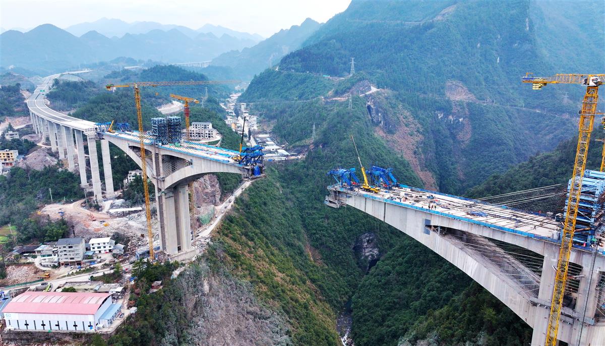 宜来高速云南庄特大桥加紧施工 - 湖北省人民政府门户网站